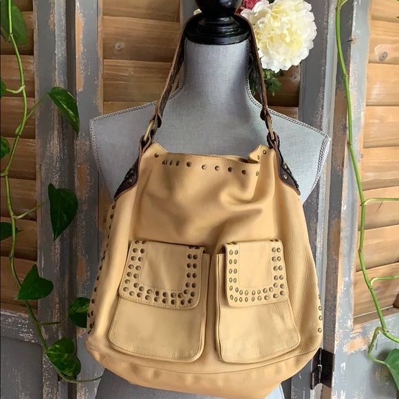 Betsey Johnson Handbags - Betsy Johnson Boho Hobo Leather Bucket Bag🌵